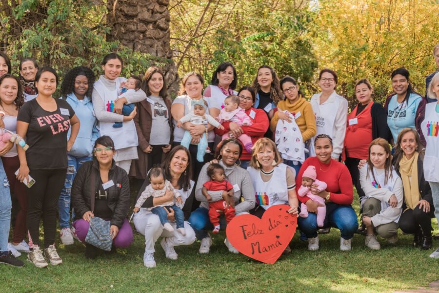 Fundación Chile Unido celebra el Día de la Madre junto a mujeres embarazadas